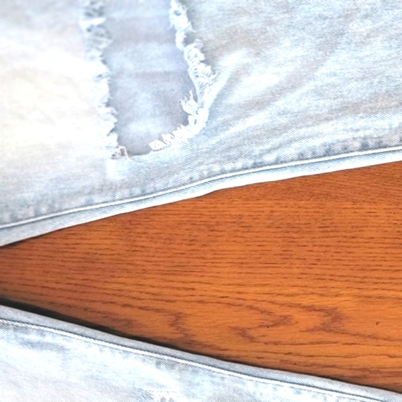 Stylish Light Blue Distressed Jeans - Picture 4 of 7